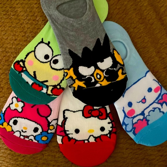 Hello Kitty Other - Hello Kitty and friends 5 pairs of socks - fit size 6-10 women - NWT